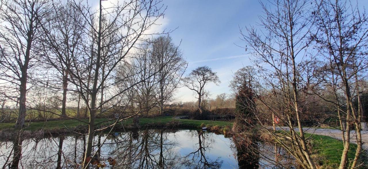 Kingfisher Cabin - Wild Escapes Wrenbury Off Grid Glamping - Ages 12 And Over Baddiley Exterior foto